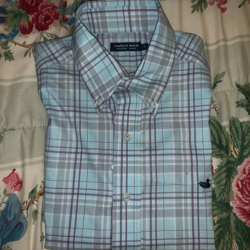 Men’s medium Southern Marsh button up shirt